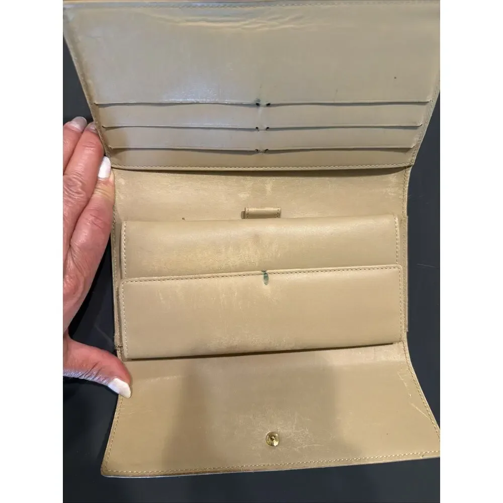 Authentic Louis Vuitton Vernis Sarah Wallet –Beige Monogram Patent Leather